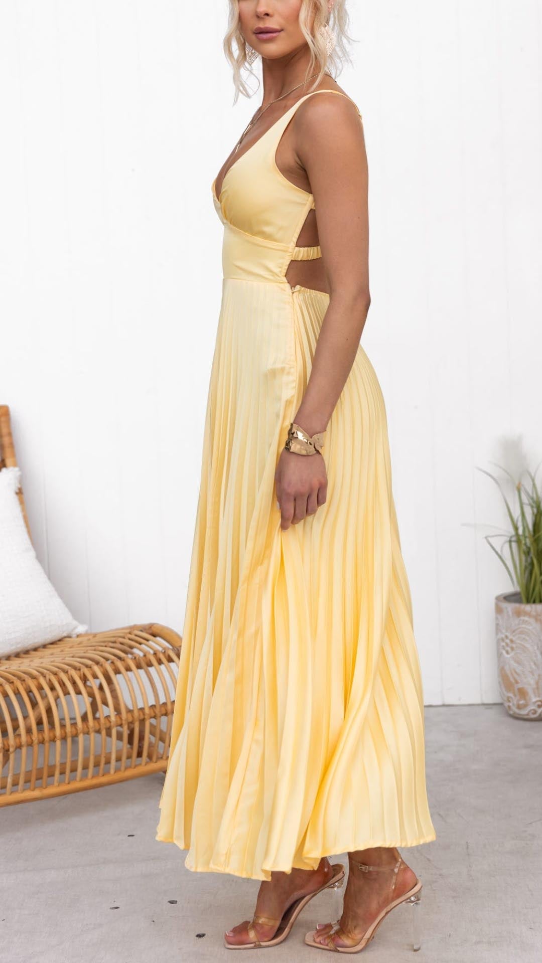 Laluna® | Yellow V-Neck Maxi Dress with Pleated Design