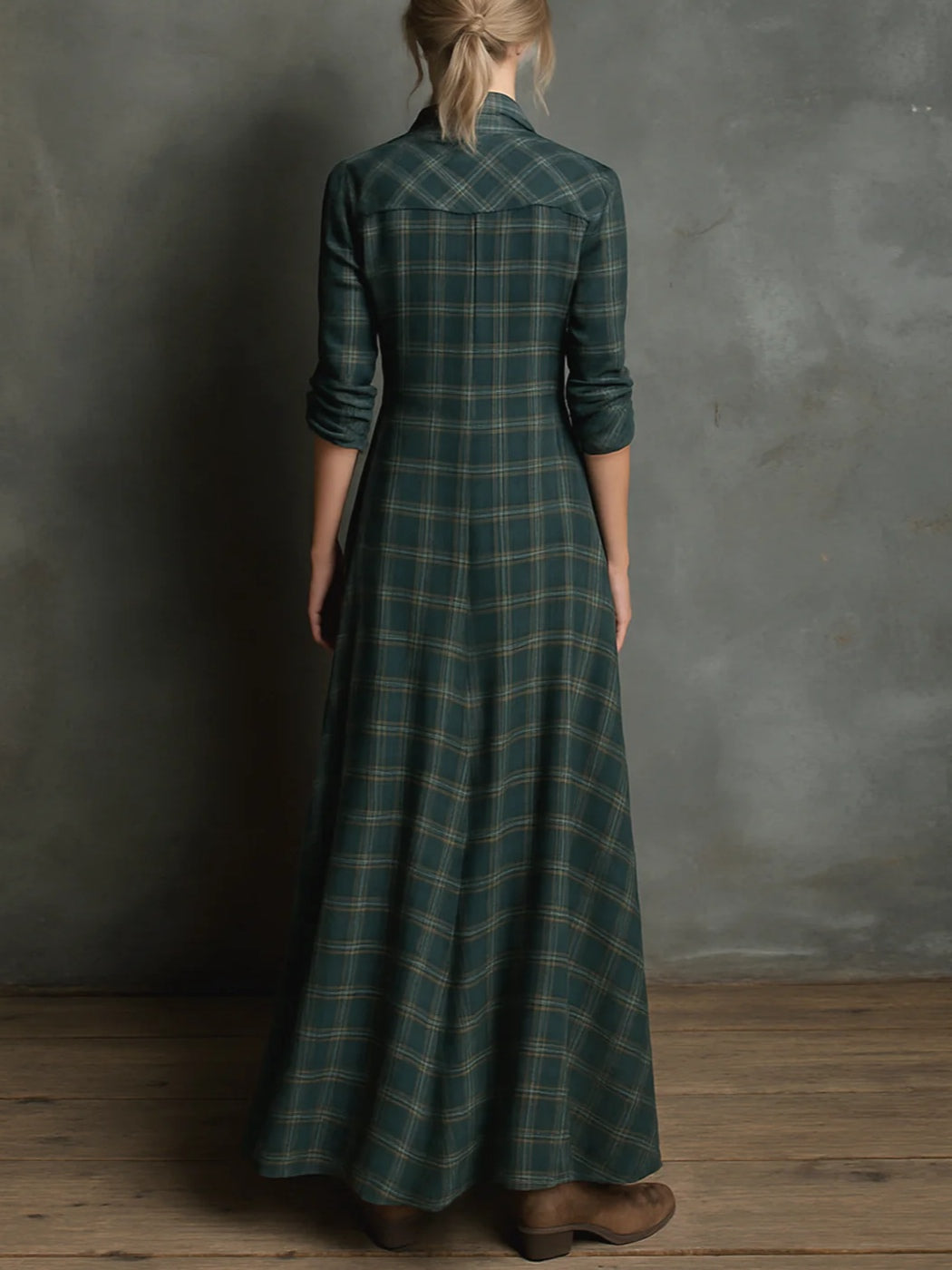Long dress with green checkered lapel