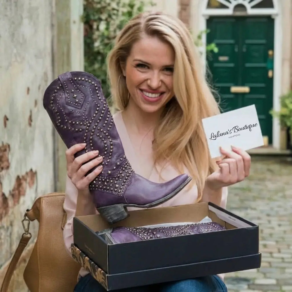 <h1><strong>Customers Love Laluna's Boutique</strong></h1>